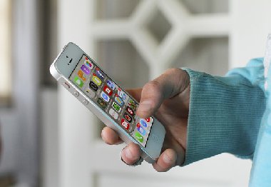 发图或泄露位置引热议 APP须保障用户知情权